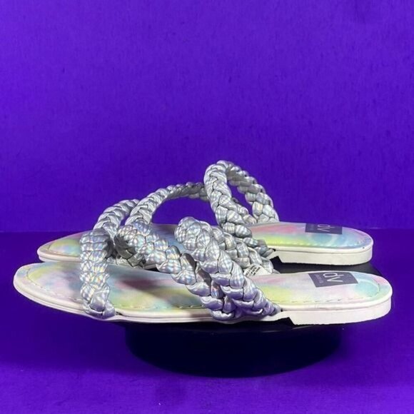 DV Dolce Vita Girls Silver Metallic Braided Flip-Flops Shoe Size 4-NEW - Picture 3 of 8